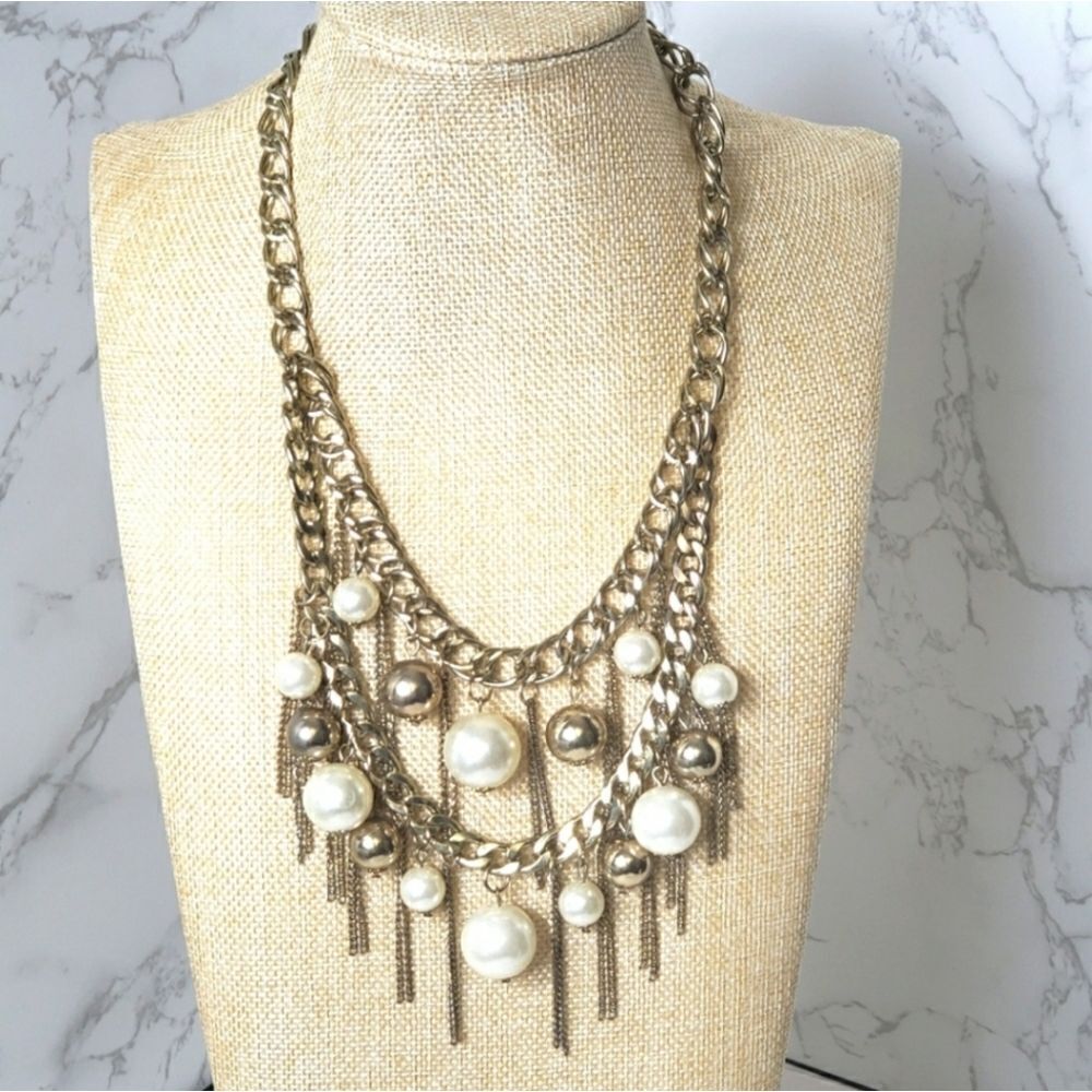 STATEMENT PIECE NECKLACE Bib Style Goldtone Faux Pearls